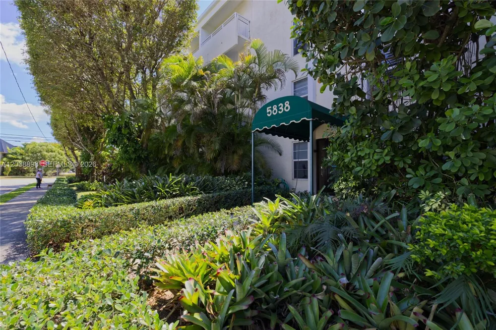 5838 SW 74th Ter #317 South Miami, FL 33143
