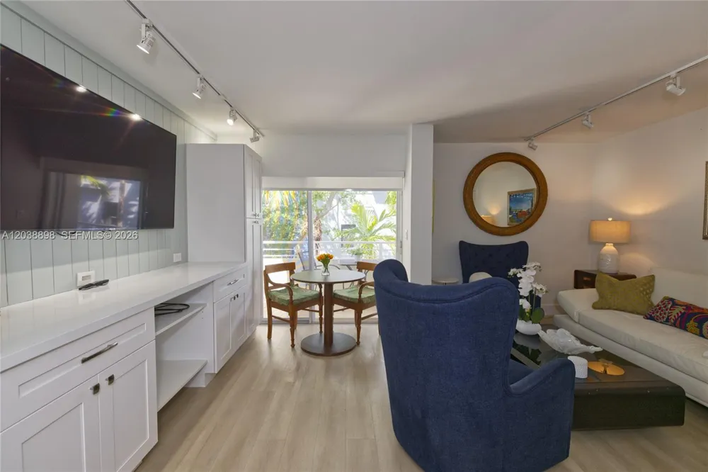 5838 SW 74th Ter #317 South Miami, FL 33143