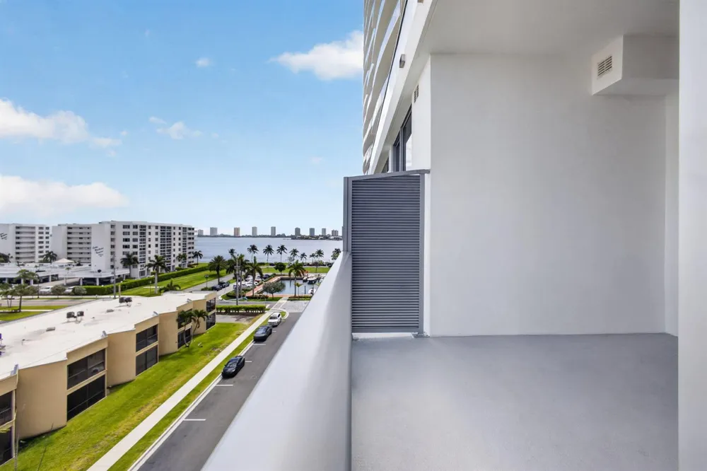 220 Lake Shore Drive #617 Lake Park, FL 33403