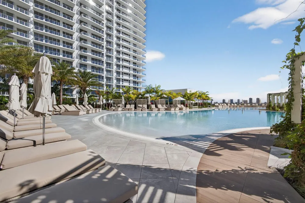 220 Lake Shore Drive #617 Lake Park, FL 33403