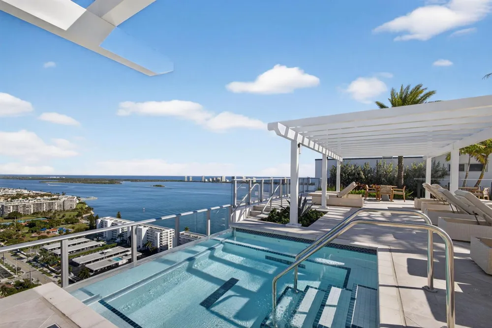 220 Lake Shore Drive #617 Lake Park, FL 33403