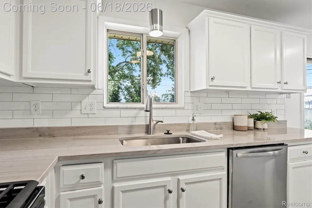 13416 McGuire Street Taylor City, MI 48180