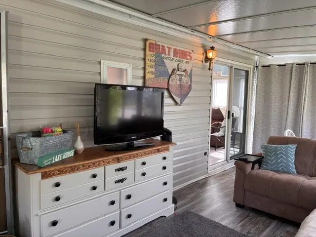731 Bayside Lane Kinderhook Township, MI 49036