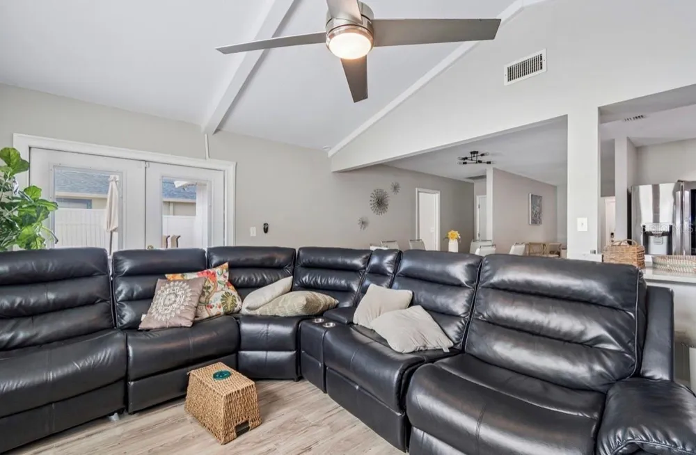 5127 CAESAR WAY S St Petersburg, FL 33712