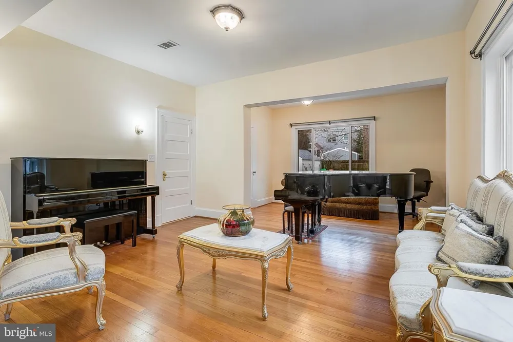 4604 NOTTINGHAM DRIVE Chevy Chase, MD 20815