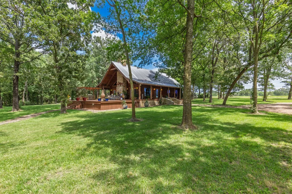 609 County Road 2421 Como, TX 75431