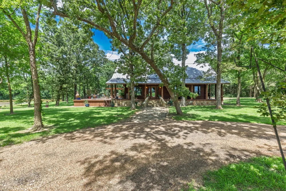609 County Road 2421 Como, TX 75431