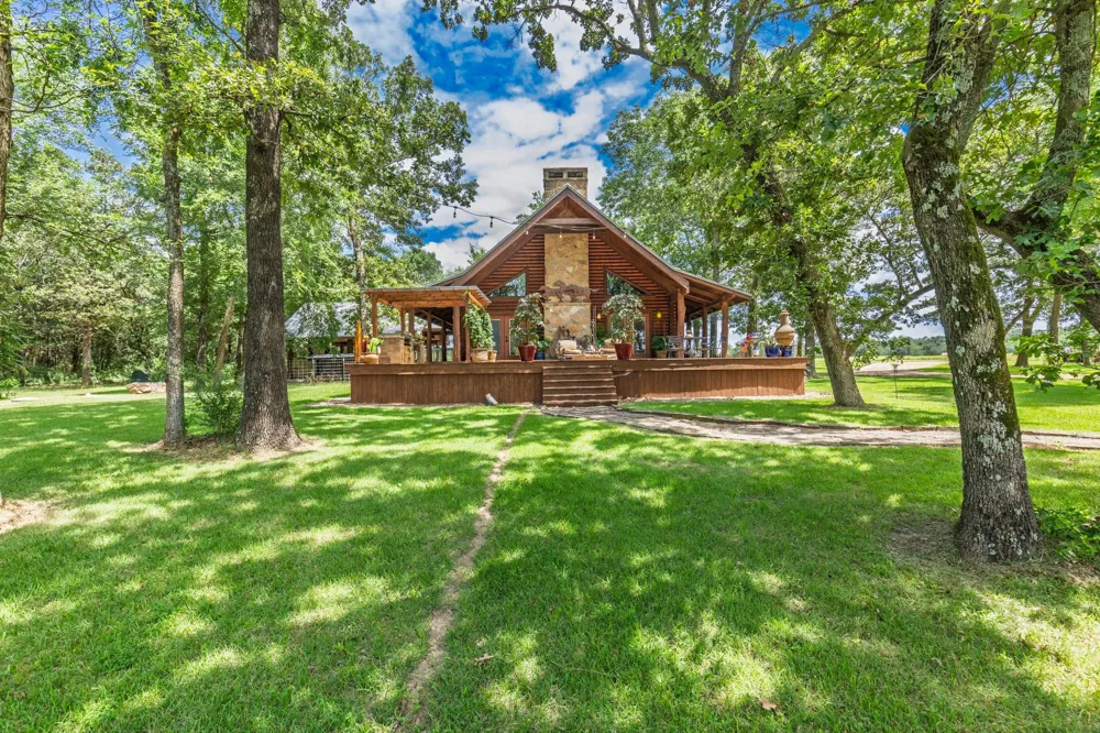 609 County Road 2421 Como, TX 75431