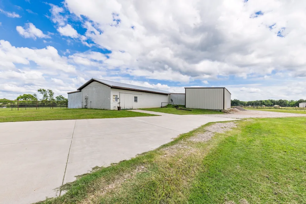 609 County Road 2421 Como, TX 75431
