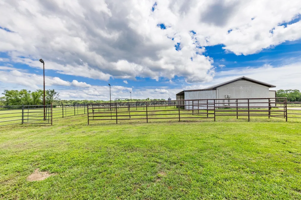 609 County Road 2421 Como, TX 75431