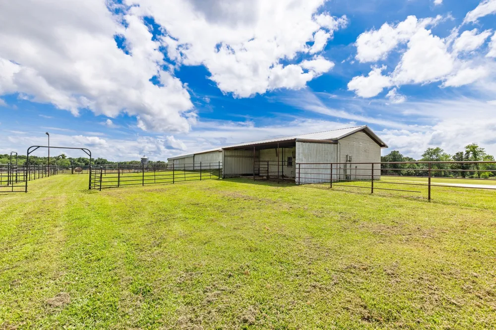 609 County Road 2421 Como, TX 75431