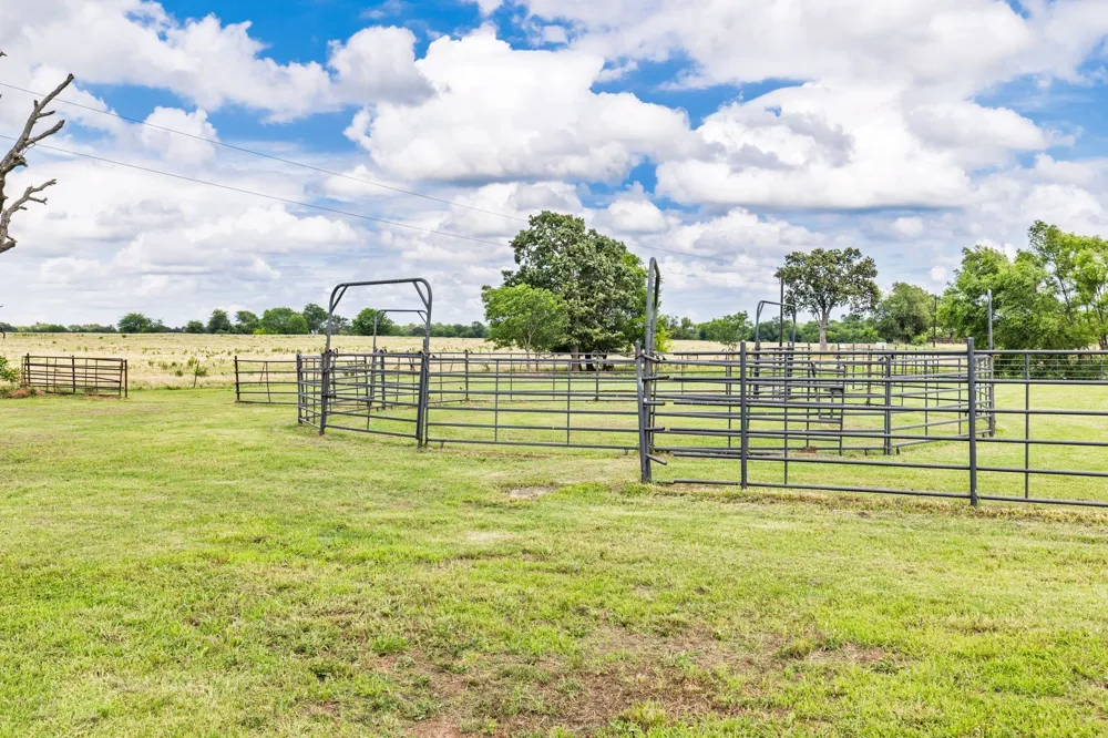 609 County Road 2421 Como, TX 75431