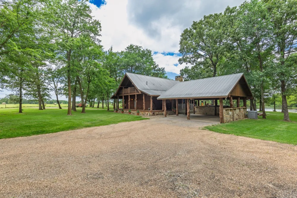 609 County Road 2421 Como, TX 75431