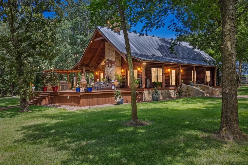 609 County Road 2421 Como, TX 75431