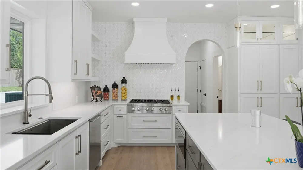 8711 Deer Leap Boerne, TX 78015