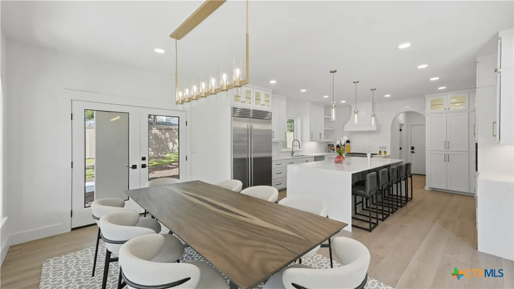 8711 Deer Leap Boerne, TX 78015