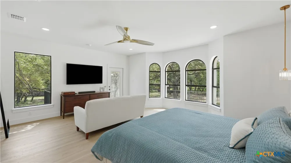 8711 Deer Leap Boerne, TX 78015