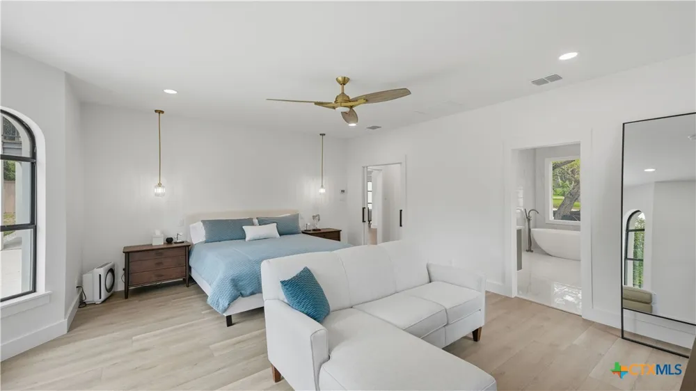 8711 Deer Leap Boerne, TX 78015