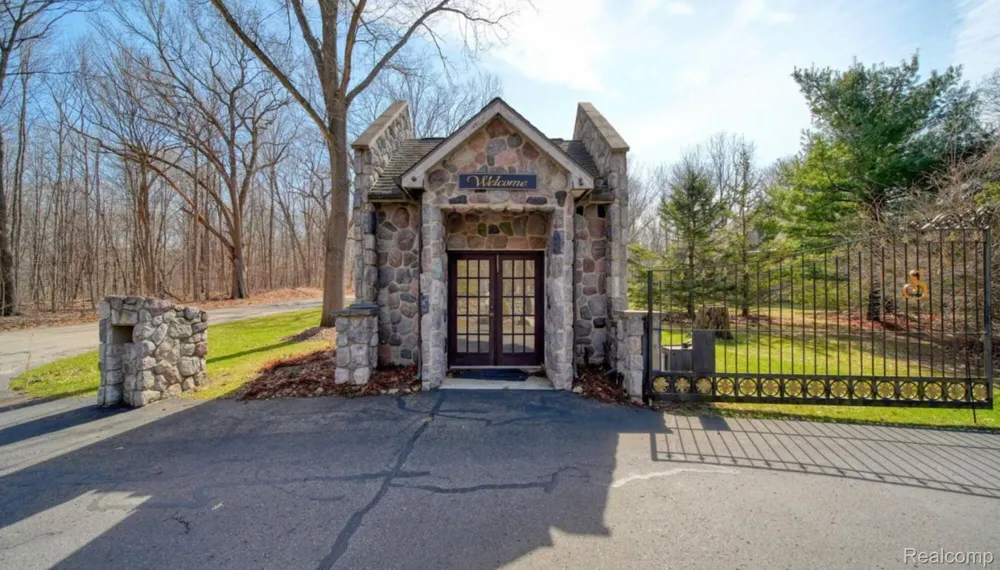 7055 Sanctuary Drive Leoni Township, MI 49201