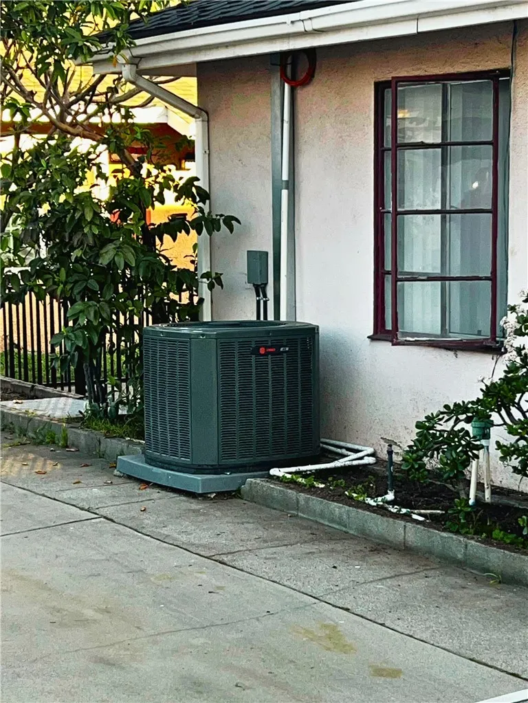 843 W Walnut #B Monrovia, CA 91016
