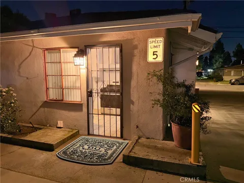 843 W Walnut #B