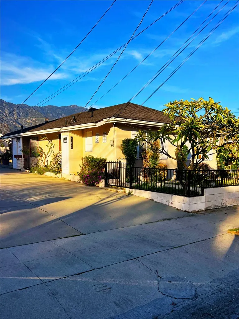 843 W Walnut #B Monrovia, CA 91016