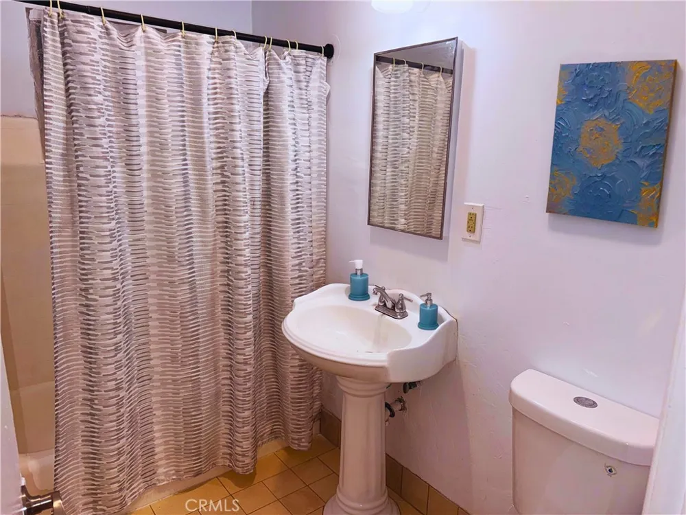 843 W Walnut #B Monrovia, CA 91016