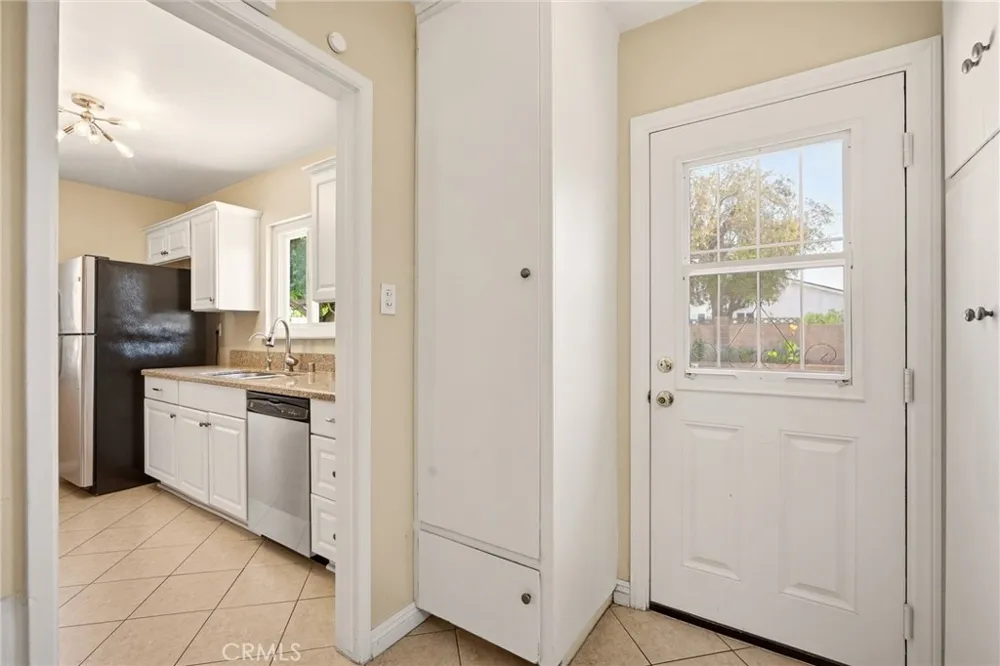 1225 W Glenmere West Covina, CA 91790