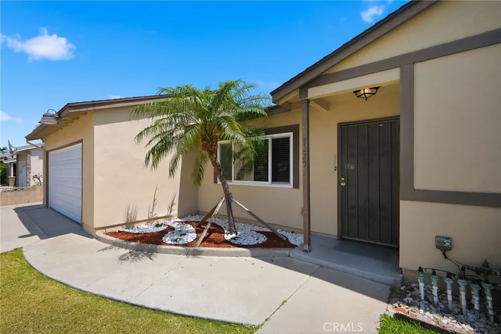 1225 W Glenmere West Covina, CA 91790