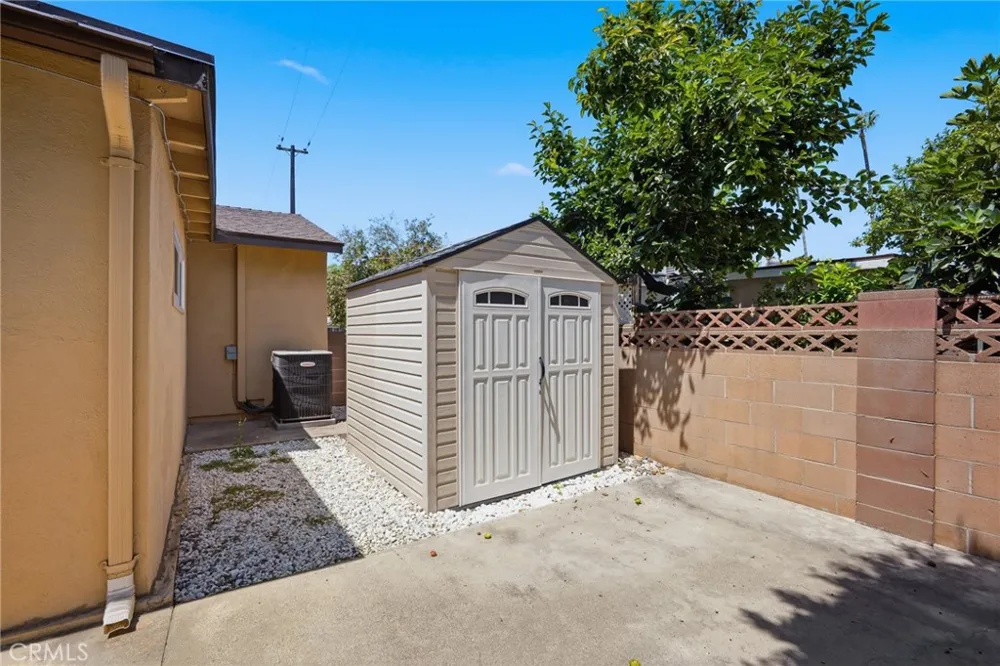 1225 W Glenmere West Covina, CA 91790
