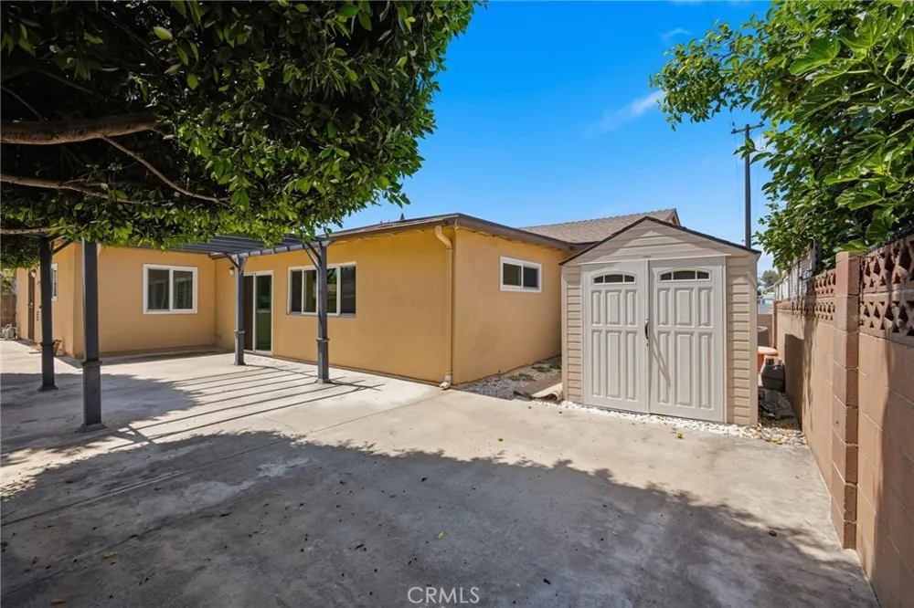 1225 W Glenmere West Covina, CA 91790