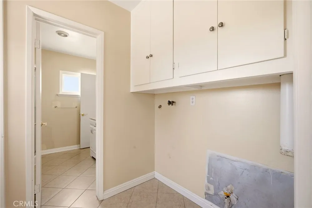 1225 W Glenmere West Covina, CA 91790