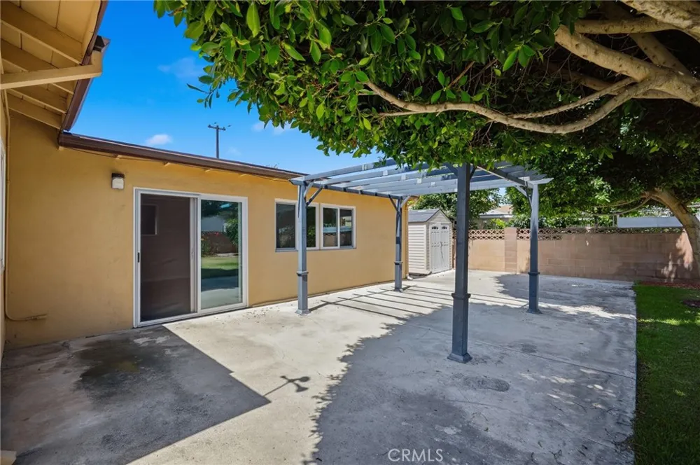 1225 W Glenmere West Covina, CA 91790