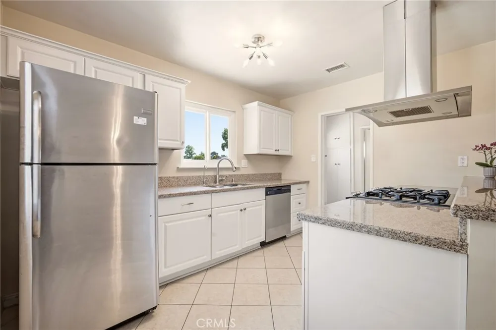 1225 W Glenmere West Covina, CA 91790