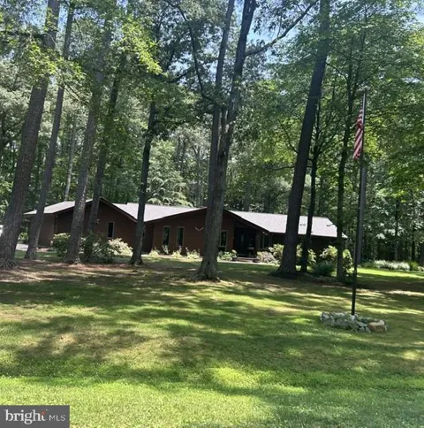 121 EARECKSON LANE