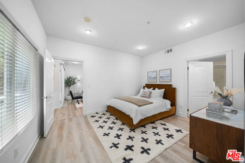 1128 S Serrano Avenue #104 Los Angeles, CA 90006