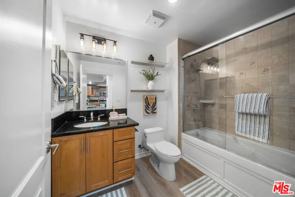 1128 S Serrano Avenue #104 Los Angeles, CA 90006