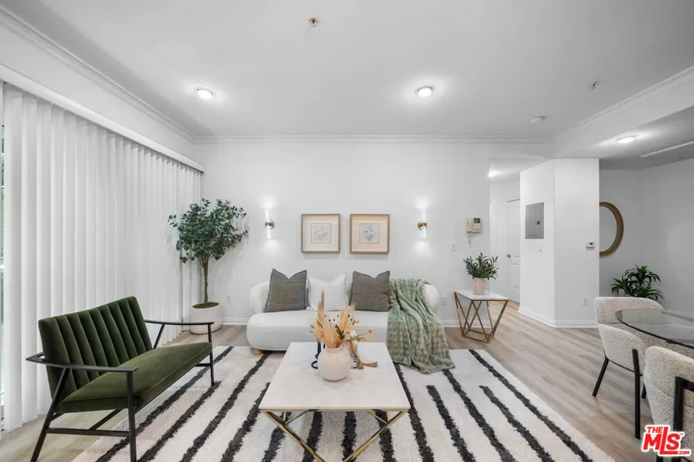 1128 S Serrano Avenue #104 Los Angeles, CA 90006
