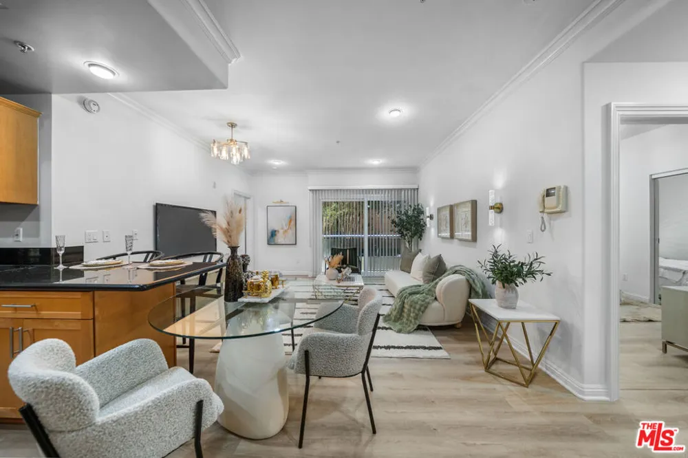 1128 S Serrano Avenue #104 Los Angeles, CA 90006