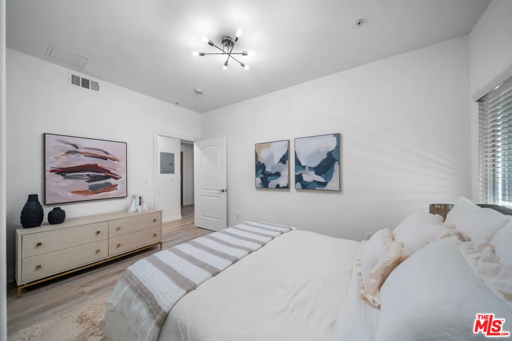 1128 S Serrano Avenue #104 Los Angeles, CA 90006
