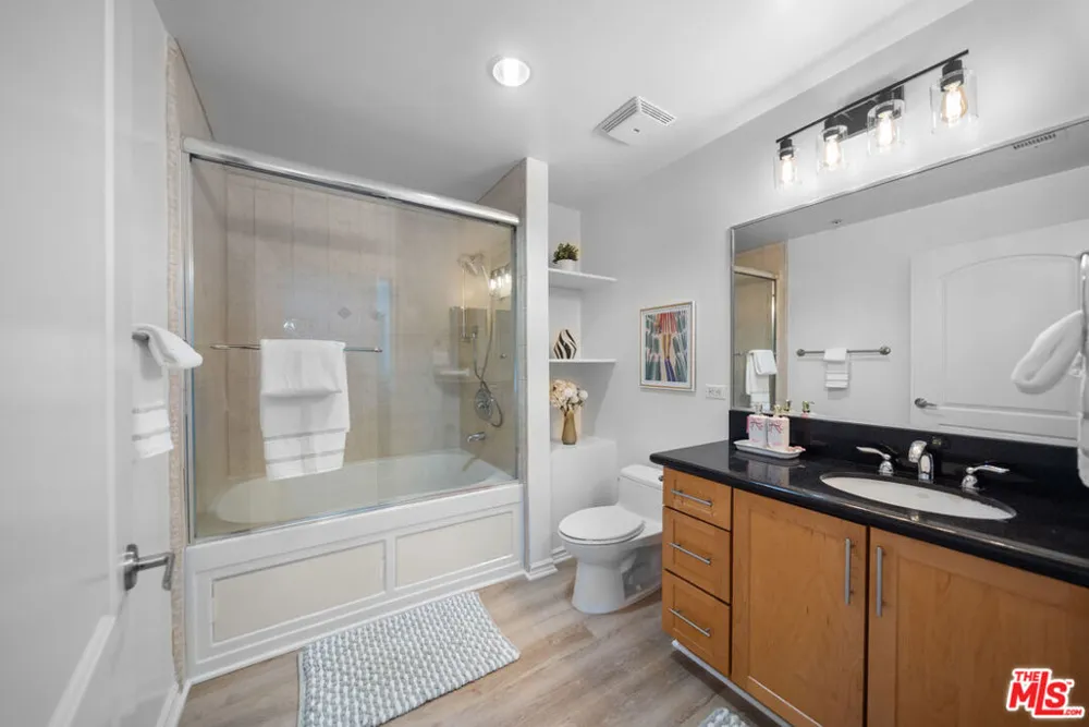 1128 S Serrano Avenue #104 Los Angeles, CA 90006