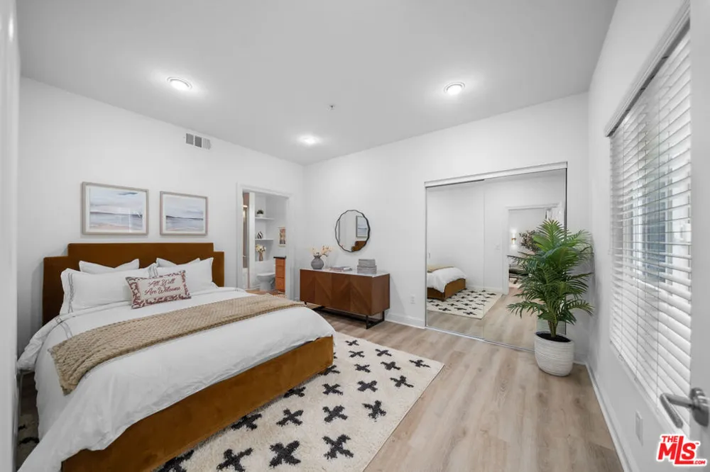 1128 S Serrano Avenue #104 Los Angeles, CA 90006