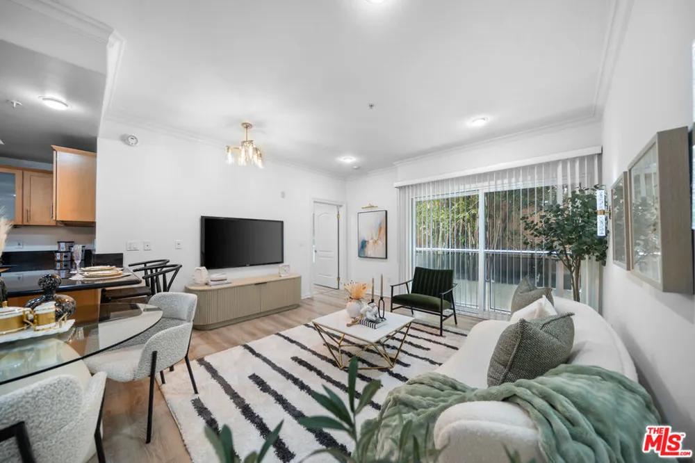 1128 S Serrano Avenue #104 Los Angeles, CA 90006