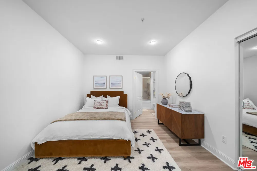 1128 S Serrano Avenue #104 Los Angeles, CA 90006