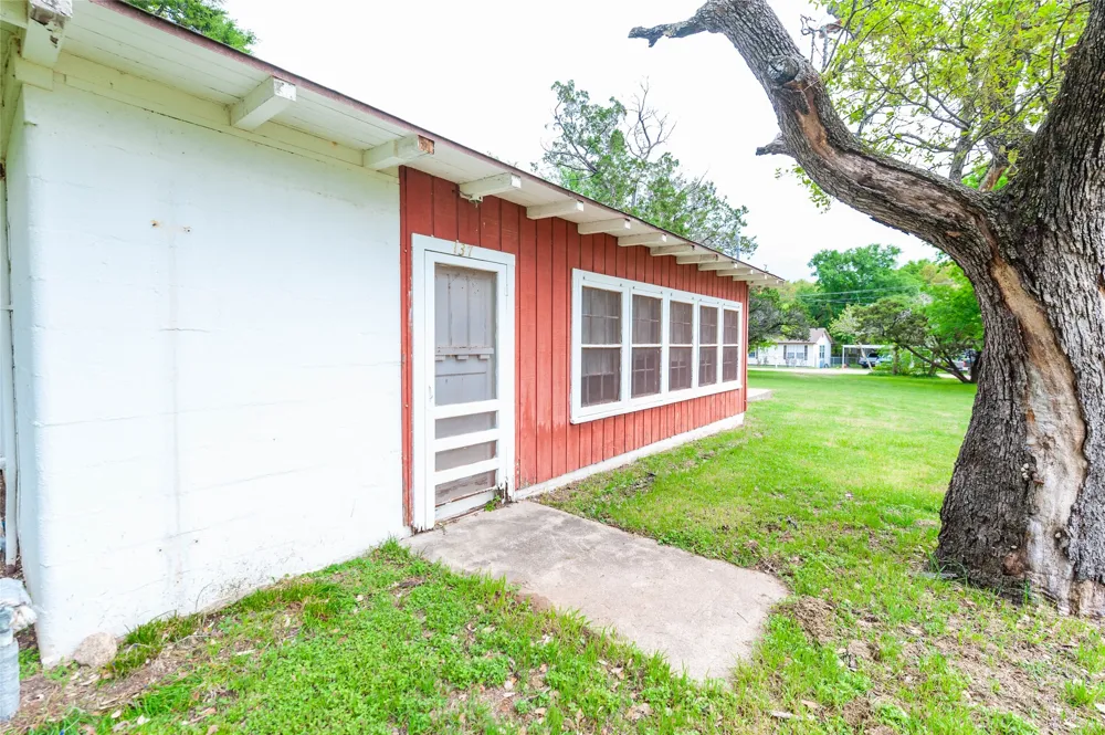 137 Center Loop Whitney, TX 76692