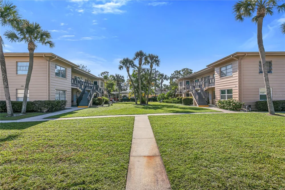 216 36TH AVENUE #202B St Petersburg, FL 33704