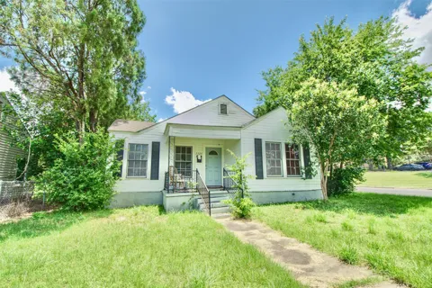 2224 Live Oak Avenue