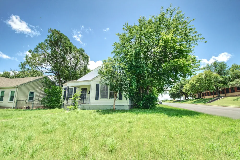 2224 Live Oak Avenue Waco, TX 76708