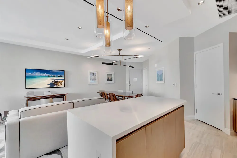 525 Fort Lauderdale Beach Boulevard #1605 Fort Lauderdale, FL 33304
