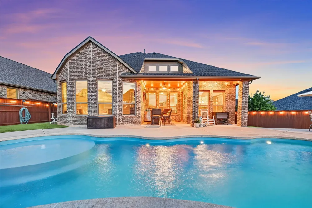 1812 Briscoe Drive Lantana, TX 76226
